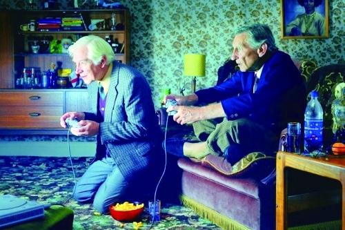 日本养老院鼓励老人玩游戏
