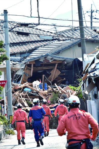 5級地震後,16日凌晨日本再遇7.3級強震.